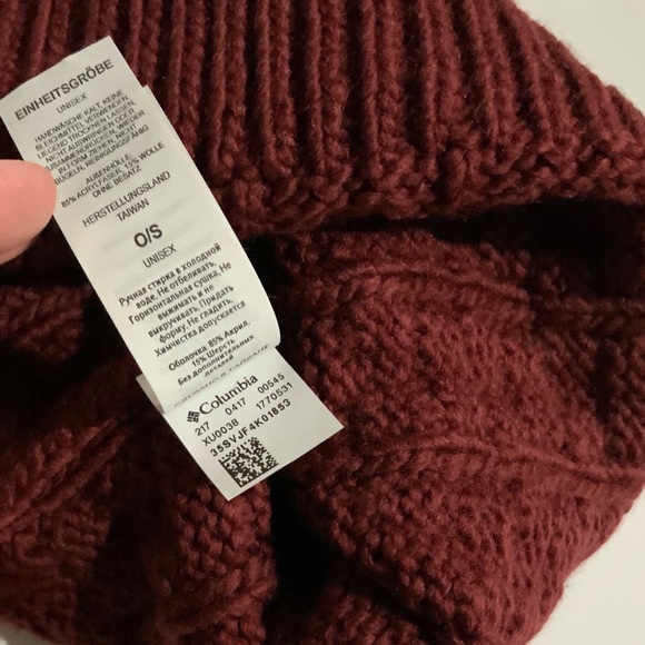 COLUMBIA Burgundy Red wool beanie, excellent - Picture 7 of 8